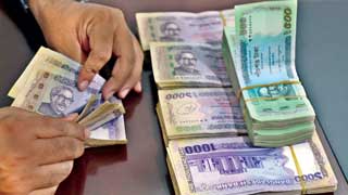 Cash outside banks rises for 7th straight month