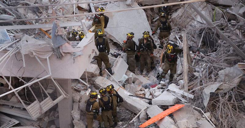 Iran fires missiles at Israel, kills 10, after attacks on oil sites