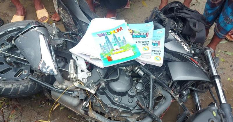 বাসের ধাক্কায় প্রাণ গেল তিন কলেজ শিক্ষার্থীর