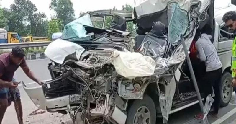টাঙ্গাইলের মহাসড়কে ঝরল বাবা ও দুই ছেলের প্রাণ