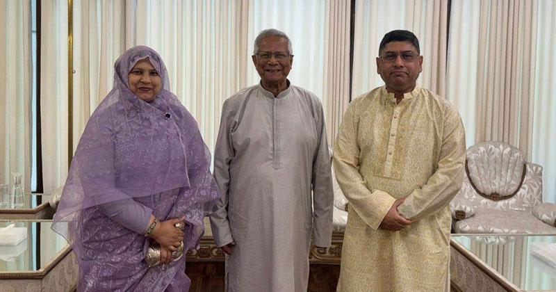 প্রধান উপদেষ্টার সঙ্গে সস্ত্রীক সাক্ষাৎ করেছেন সেনাপ্রধান