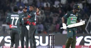 পাকিস্তান সিরিজ থেকে ছিটকে গেলেন শরীফুল ইসলাম