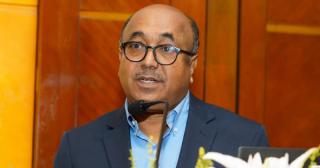 পদত্যাগ করছেন পিএসসি চেয়ারম্যান অধ্যাপক মোবাশ্বের