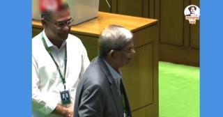 এমপি হিসেবে শেষ ভোট, মির্জা ফখরুলকে করতালি দিয়ে অভিনন্দন
