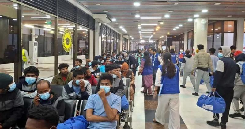লিবিয়া থেকে ফিরলেন ১৭২ বাংলাদেশি