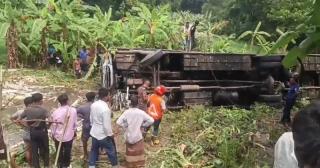 3 killed, 30 injured in Gopalganj bus crash