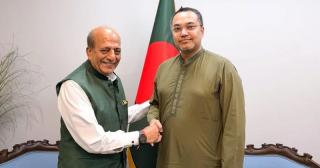PM’s Adviser urges Indian envoy to prevent fugitives from creating instability