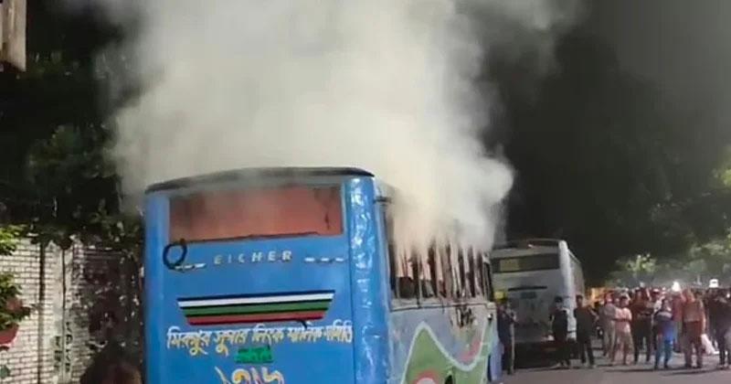 ঢাকায় বাসে আগুন, ৬ স্থানে ককটেল বিস্ফোরণ