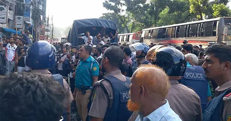 300 banned ‘Awami League activists’ detained from JASAD office