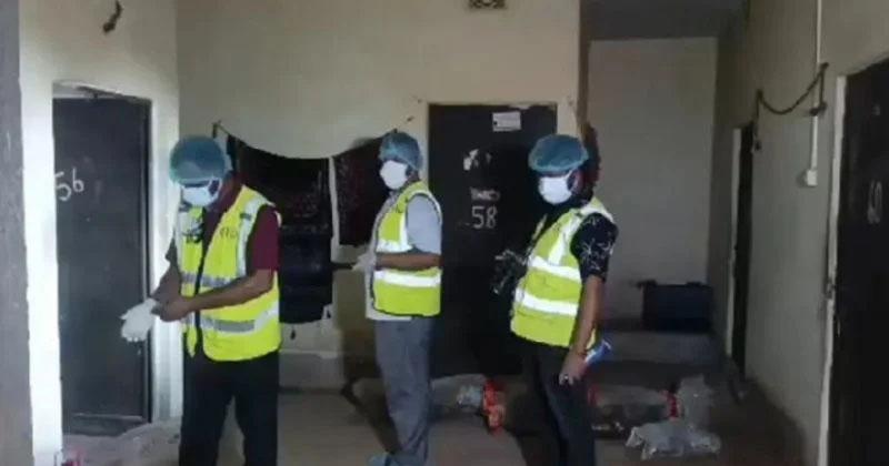আশুলিয়ায় তালাবদ্ধ ঘরে স্বামী-স্ত্রী ও নবজাতকের লাশ